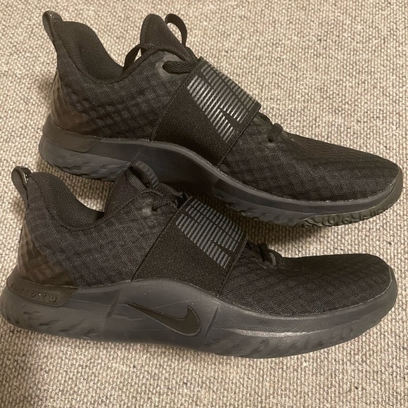 Nike Shoes - Nike Women’s Renew in-Season Tr 9